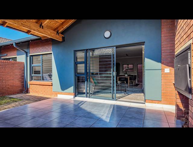 3 BEDROOM TOWNHOUSE FOR SALE IN FAERIE GLEN